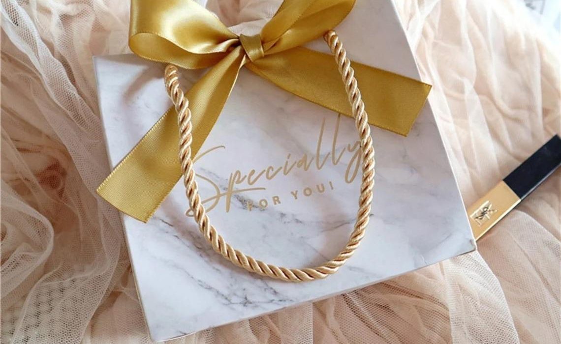 Which Gift Bag Size and Finish Should You Order?