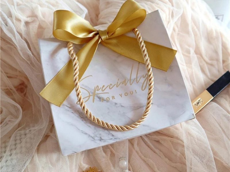 Which Gift Bag Size and Finish Should You Order?