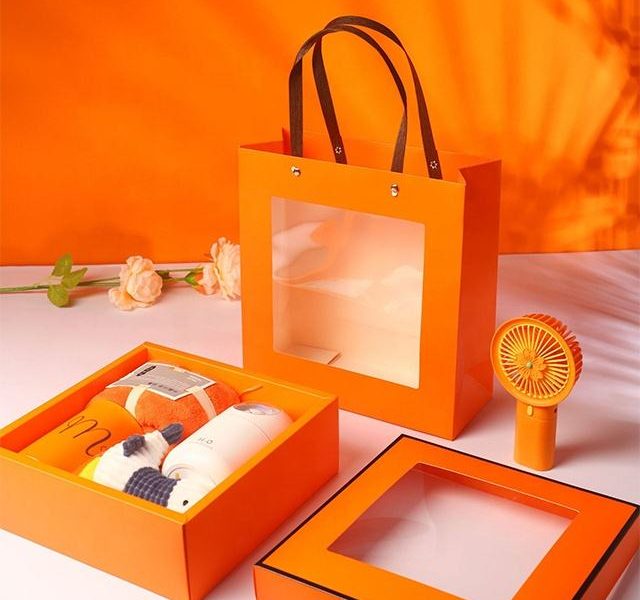 How Do You Match a Gift Box With Its Carry Bag?